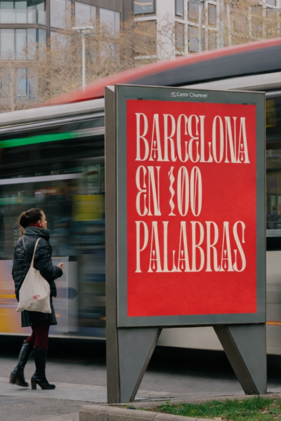 Barcelona en 100 Palabras — cartel en parada de bus